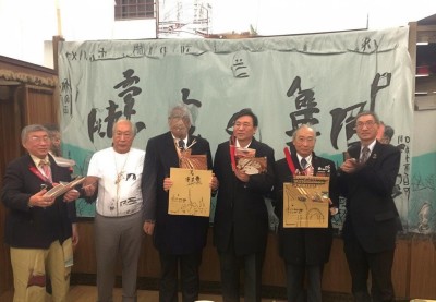 天津本地人吃的煎饼果子：地道煎饼果子与果篦儿、锅巴菜的早餐密码