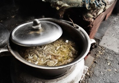 南昌本地人吃的瓦罐汤攻略：南昌瓦罐汤配肉饼汤拌粉，墨鱼肉饼汤才是早餐灵魂