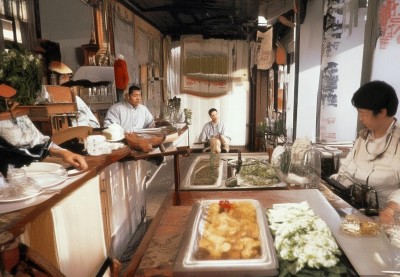 大理50元一晚的青旅长什么样｜大理青旅真实床位体验：三角梅院子里的50元一晚奇迹