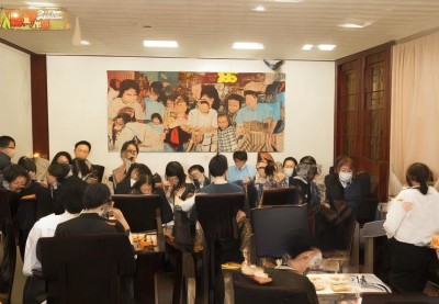 青岛本地人去的啤酒屋（不坑游客）实测：团岛农贸市场买海鲜+10元加工费，原浆啤酒喝到爽
