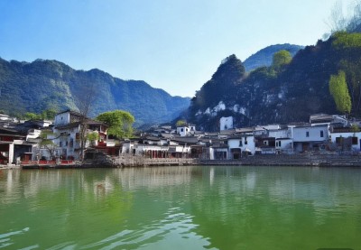 跟着本地人赶一次云南集市：大理赶集吃炸乳扇、凉鸡米线，解锁最野的云南集市体验
